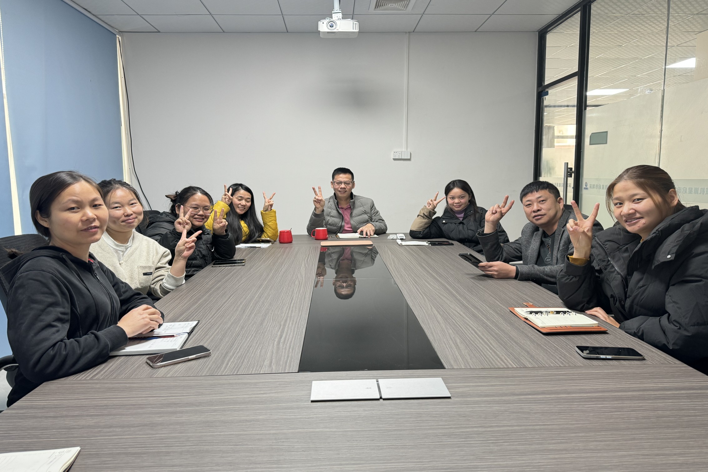 Perusahaan Shenzhen Qixingyuany Holds 2024 Rapat Ringkesan taunan, ngarepake tujuan Taun Anyar
